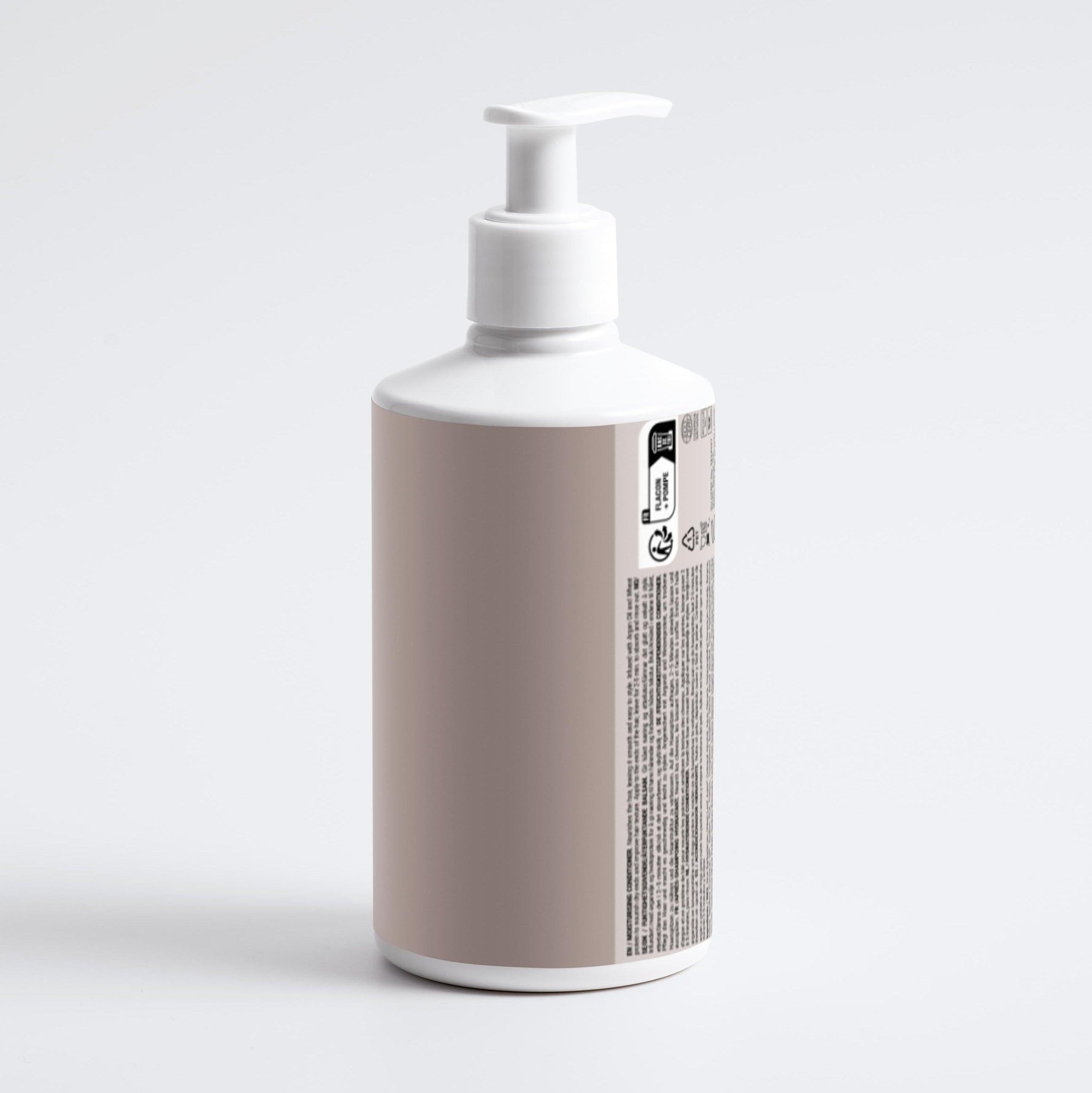 SELFNAMED Longevity Moisturising Conditioner in a 290ml bottle, showing the conditioner’s smooth, creamy texture and product label.