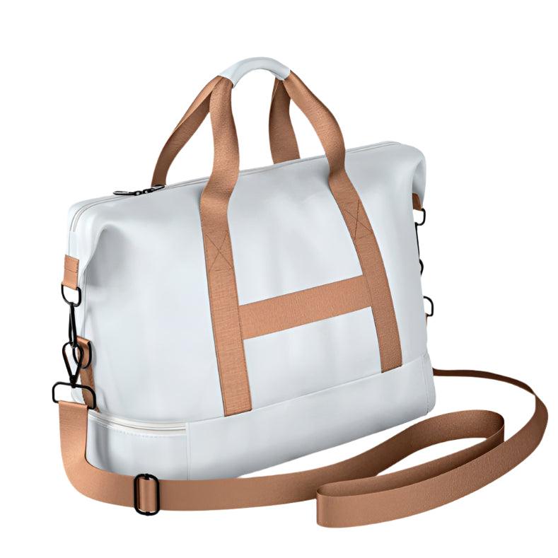 Casual Genius Nutrition bag with adjustable shoulder strap and minimalist design, made of durable fabric, suitable for everyday use.